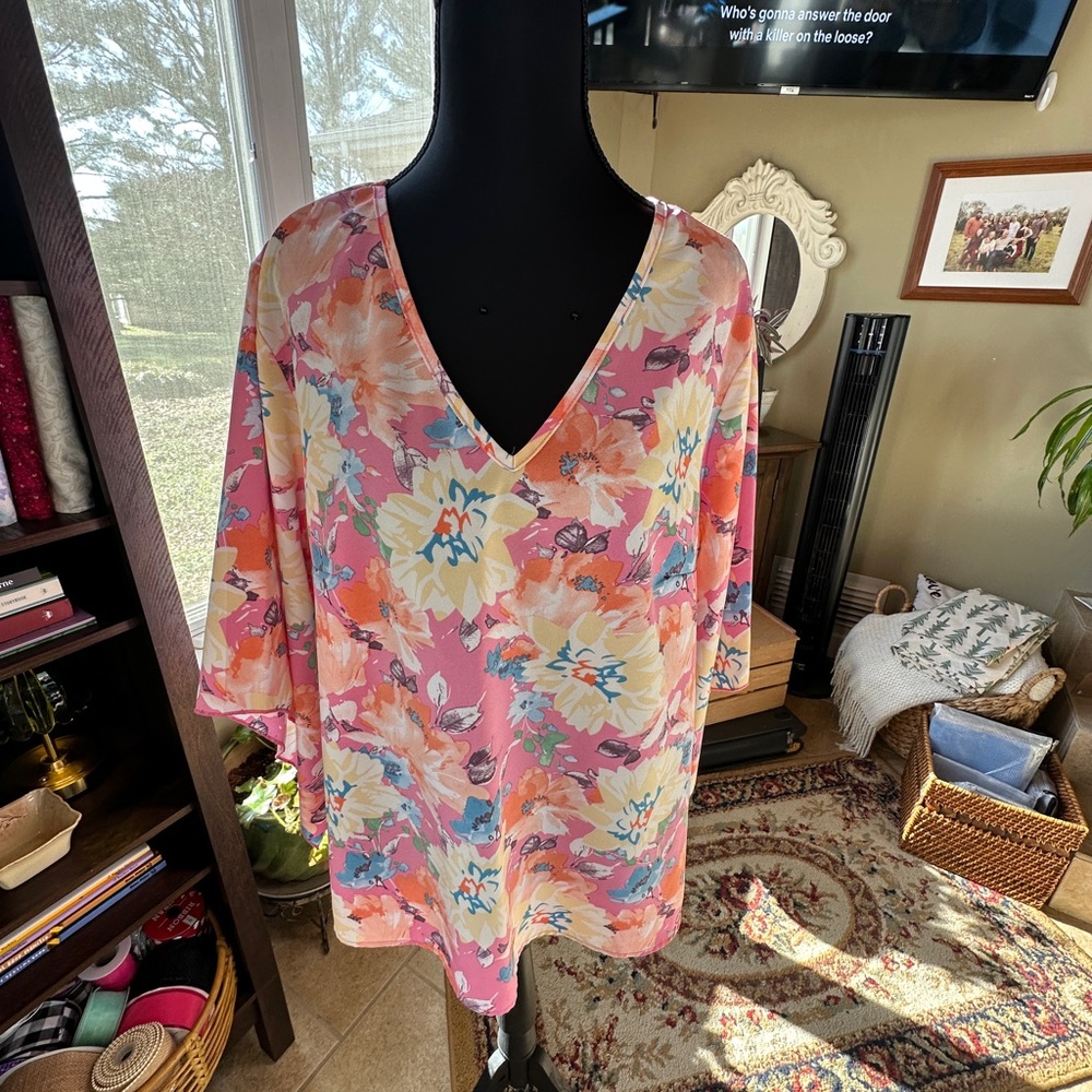 Shein Floral Print Trumpet Sleeve Blouse with V-neck Size 0XL